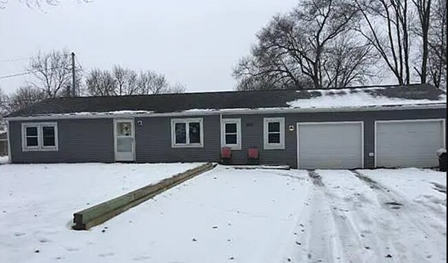 Building Photo - Spacious 3-Bedroom in Colona with Yard and Garage!
