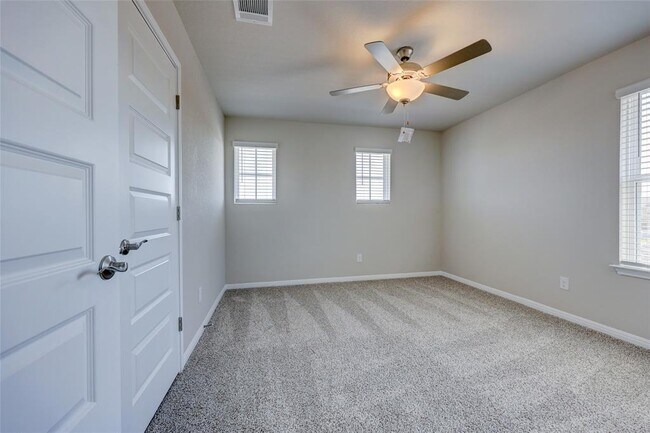 Building Photo - 117 Fairmeadow Downs Dr