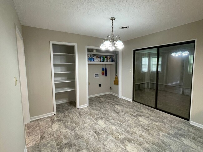 Building Photo - 118 Hollingsworth Dr