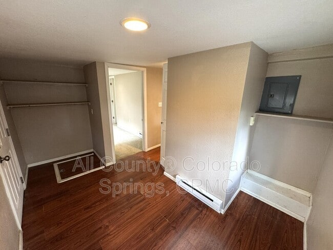 Building Photo - 822 S Logan Ave