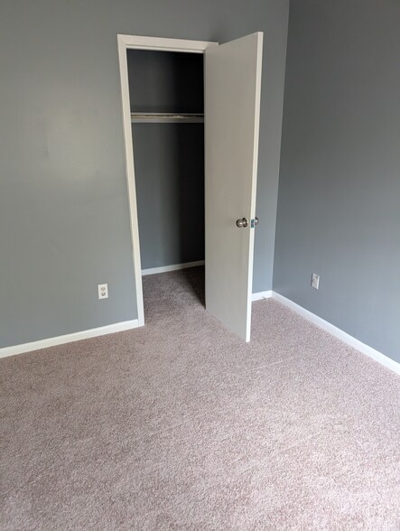 Building Photo - 1196 McArthur Dr