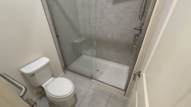 Building Photo - One Story 6-bedroom Home with Attached Casita