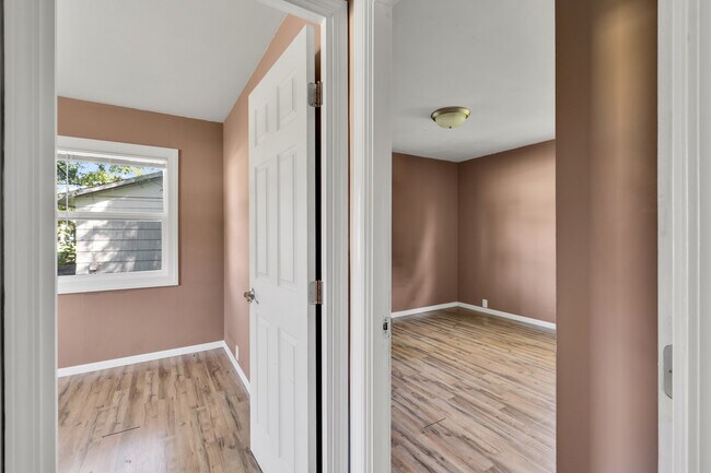 Building Photo - 9229 Donerail Way