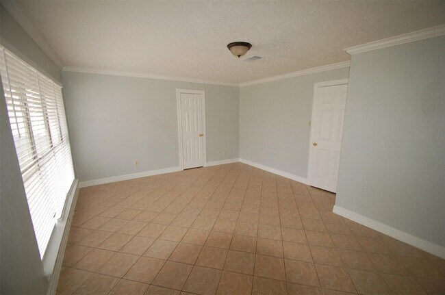 Building Photo - 3338 Walhalla Dr