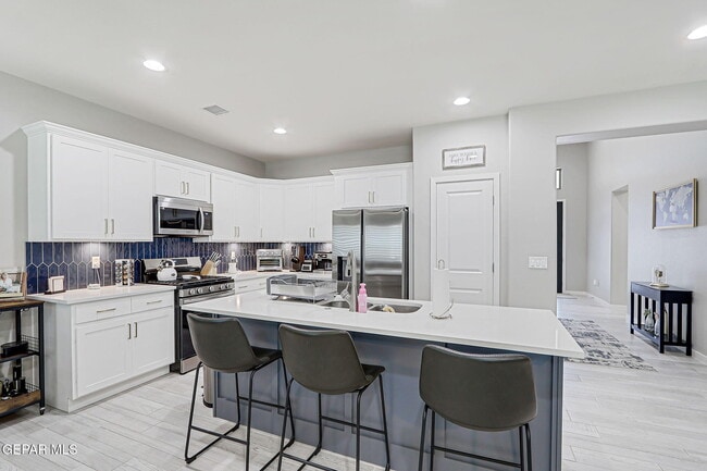 Building Photo - 325 Playa Vis St