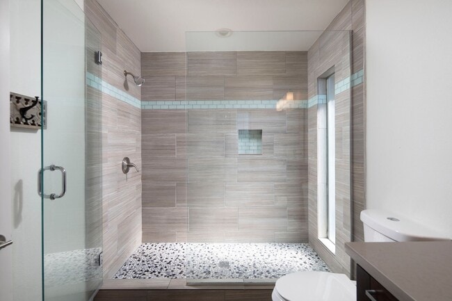 Building Photo - GORGEOUS Remodeled and Upgraded Beautiful ...