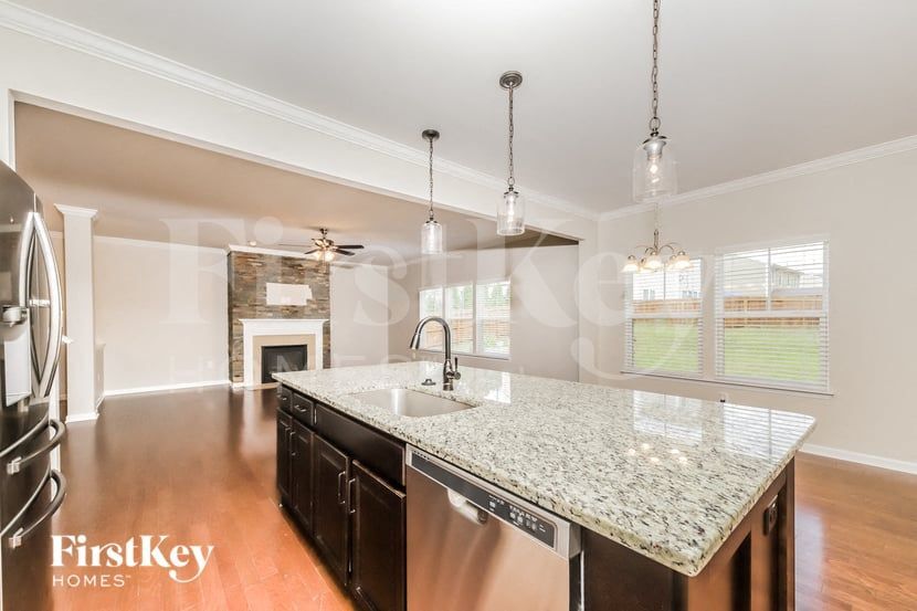 Building Photo - 1205 Quail Heights Dr