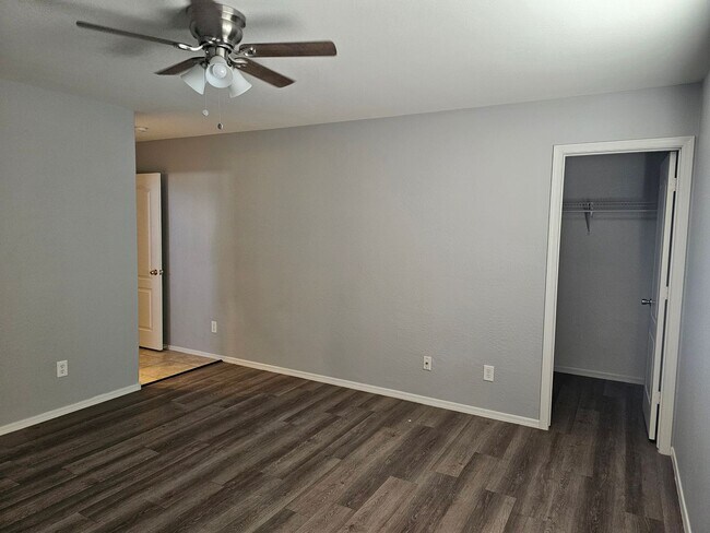 Building Photo - 19042 N Toledo Ave