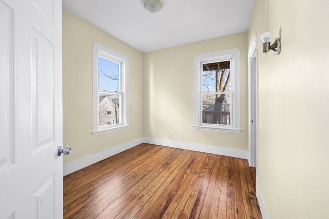 Building Photo - 427 Ferry St