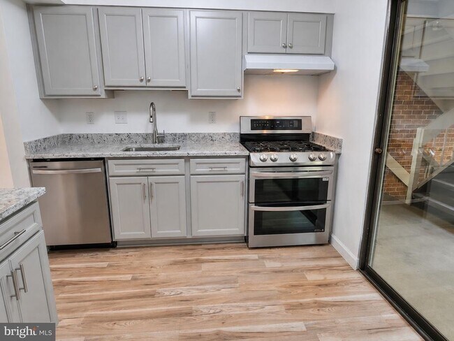 Building Photo - 1580 Moorings Dr