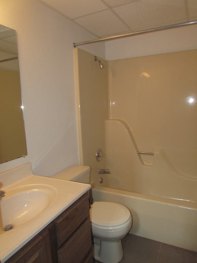 Building Photo - 3 BEDROOM | 2 BATH | DUPLEX | WEST