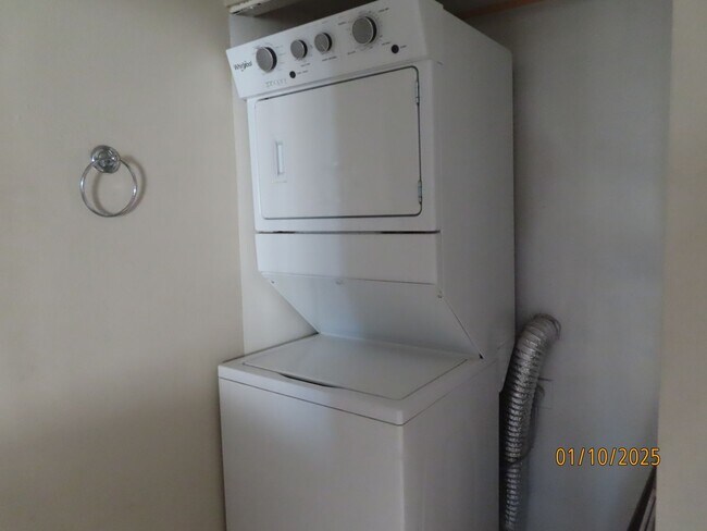 Building Photo - 1 bedroom 1-Bath Condo  Bldg. 6 Unit #333 Gated Community