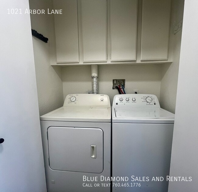 Building Photo - 1021 Arbor Ln