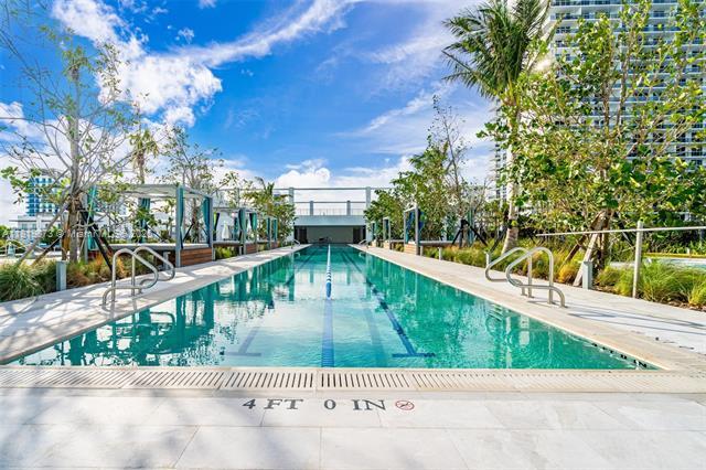 Building Photo - 17201 Collins Ave