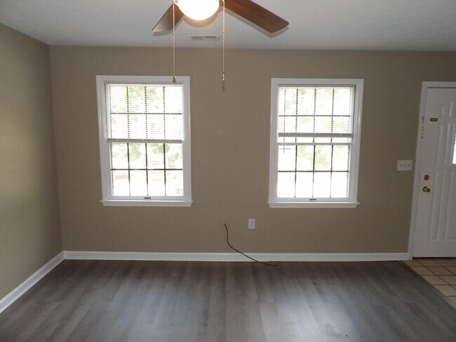 Building Photo - 244 Meadowview Dr
