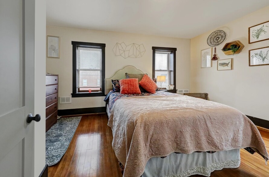 Building Photo - 658 S 26th Ave