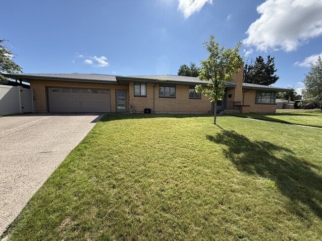 Building Photo - 3201 7th Ave S