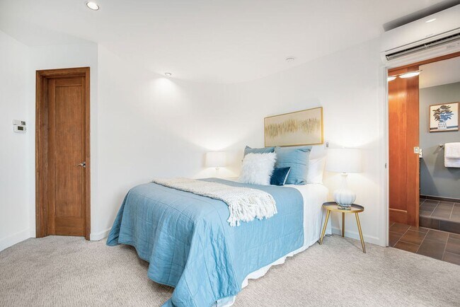 Building Photo - North Capitol Hill One-of-a- Kind Duplex!