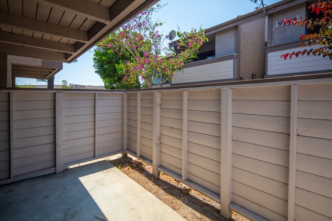 Building Photo - 9209 Village Glen Dr