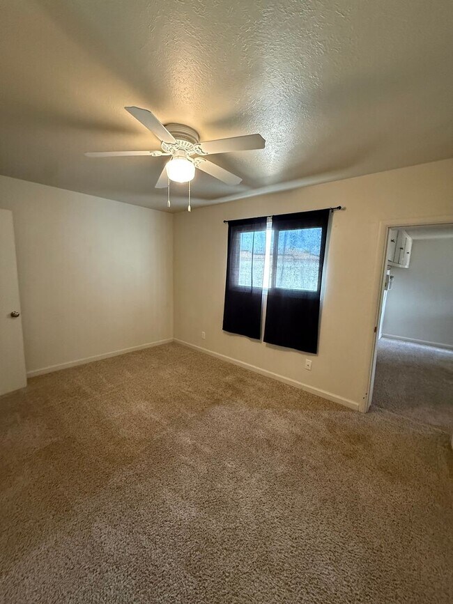 Building Photo - COUNTRY CLUB ESTATES 3 Bedroom Home available for Rent!