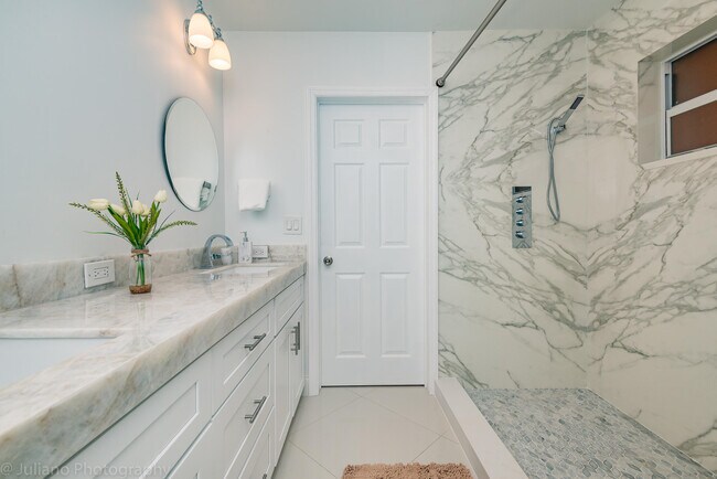 Building Photo - 1510 SE 14th Ct