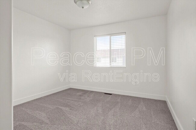 Building Photo - 6541 S Aspen Ln