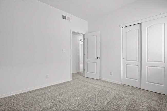 Building Photo - 608 Cedarwood Ave