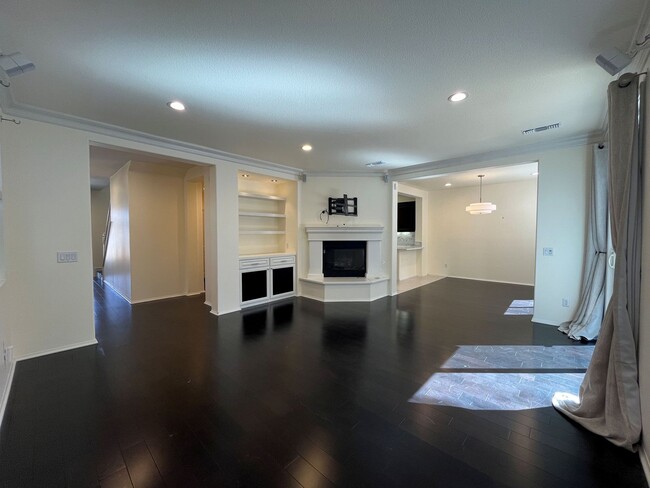Building Photo - Newbury Park 4+2.5 on cul-de-sac w/upgrades!