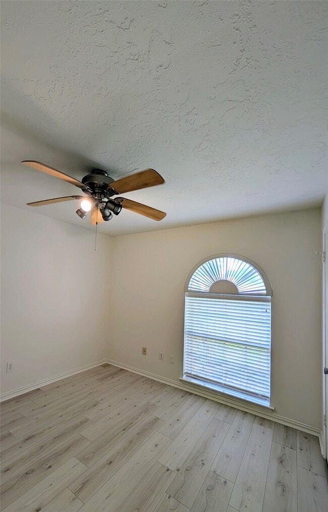 Building Photo - 12214 Meadow Berry Dr