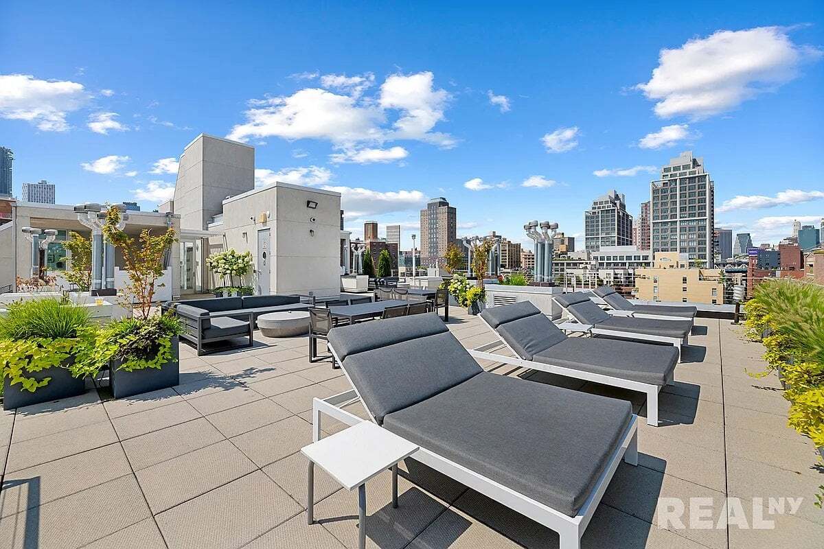 Building Photo - 99 Gold St