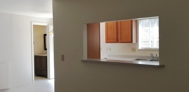 Building Photo - Town Home For Rent in Carson City