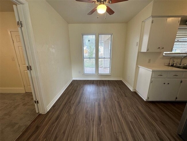 Building Photo - 204 Thompson St