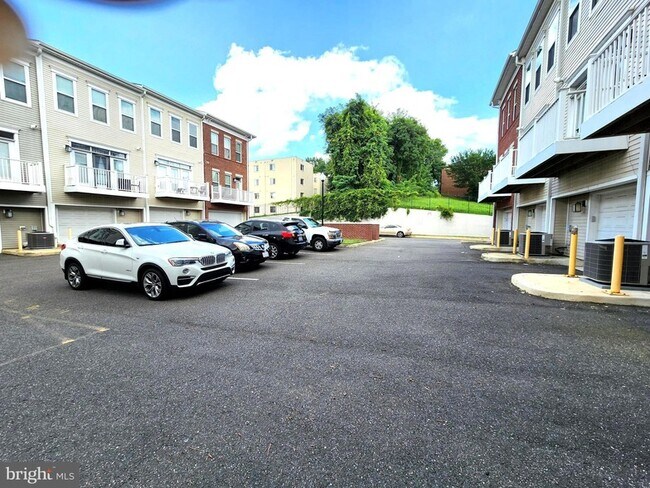 Building Photo - 2610 Sheridan Rd SE
