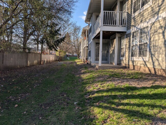 Building Photo - 5S530 Paxton Dr