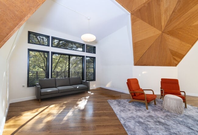 Building Photo - 250 Homestead Trl