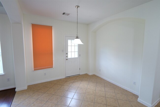 Building Photo - 6119 Lakenshire Falls Ln