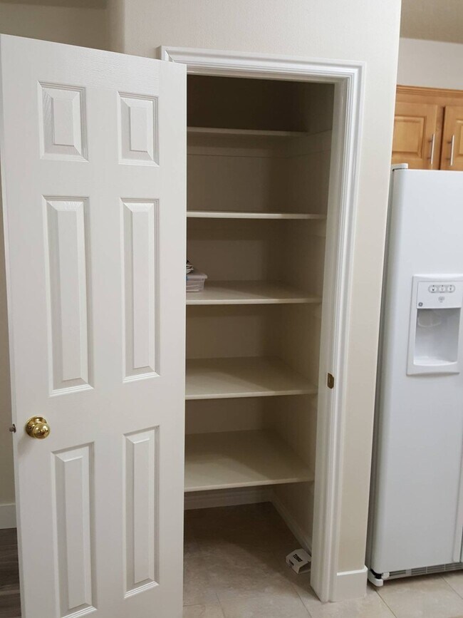 Building Photo - Bright Home with 2 Car Garage