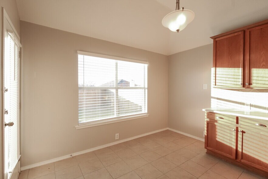 Building Photo - 2716 Stallion Dr