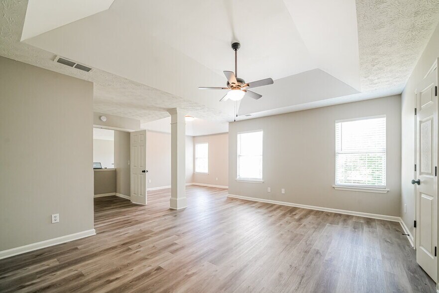 Building Photo - 27 Polo Fields NE