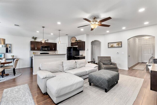 Building Photo - 300 Camellia Dr