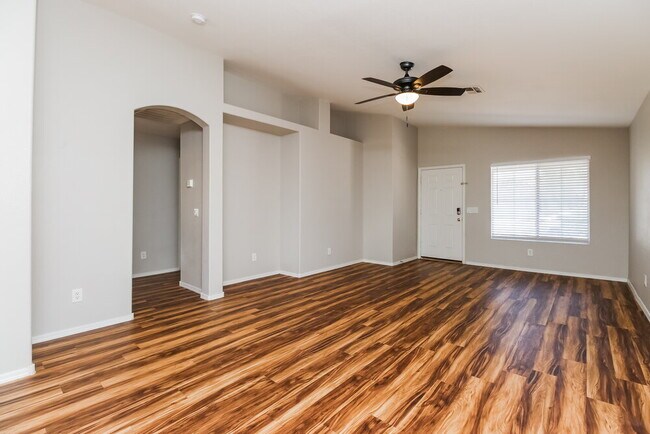 Building Photo - 4883 E Meadow Lark Way