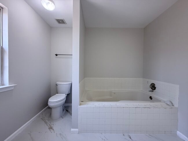 Building Photo - 67 Serenity Ct