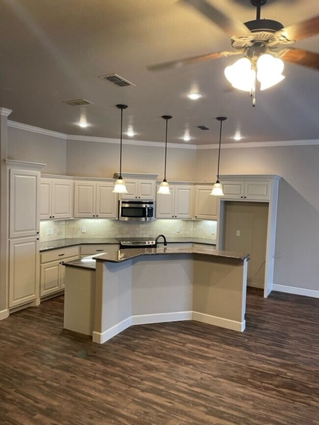 Building Photo - 4 bedroom in Wolfforth