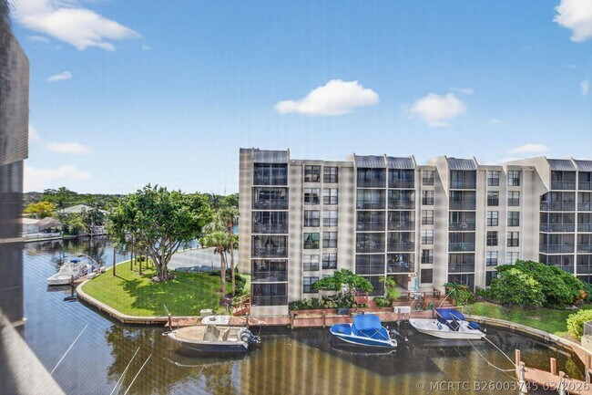 Building Photo - 20 Royal Palm Way