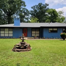 Building Photo - 209 S Laurel St