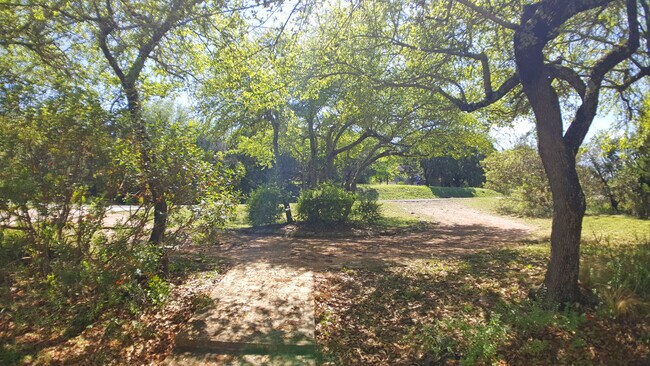 Building Photo - Secluded Hill Country home on huge lot!  Gorgeous home in tranquil setting!