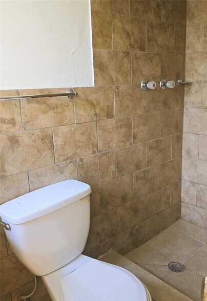 Building Photo - 2414 52nd St