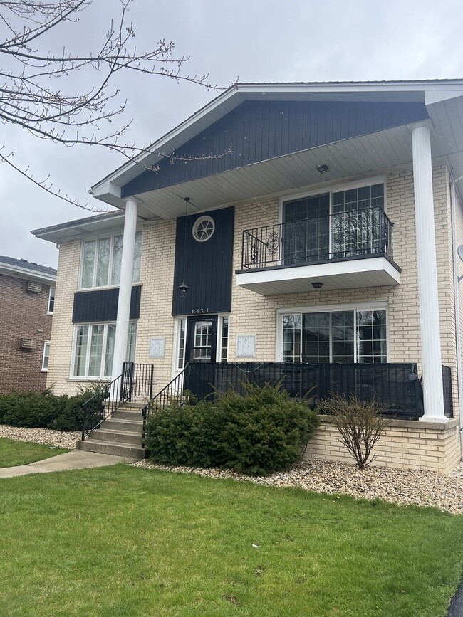 Primary Photo - 4521 Maple Ave