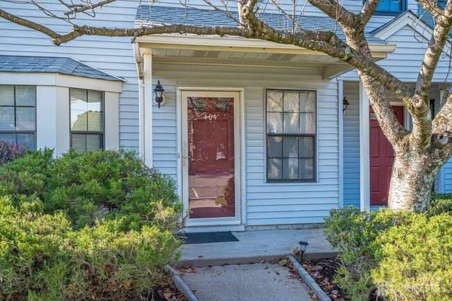 Building Photo - 404 Maplecrest Rd