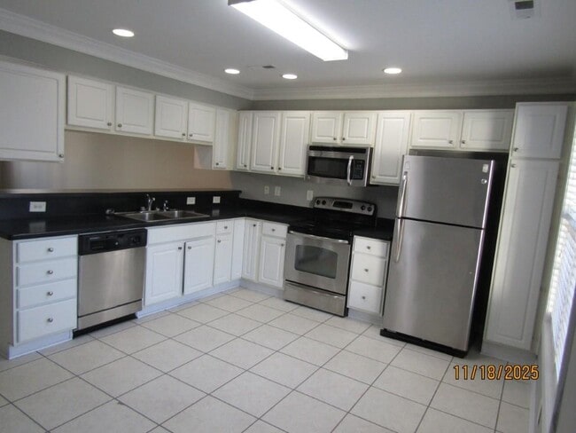 Building Photo - 4128 Horseshoe Rd N